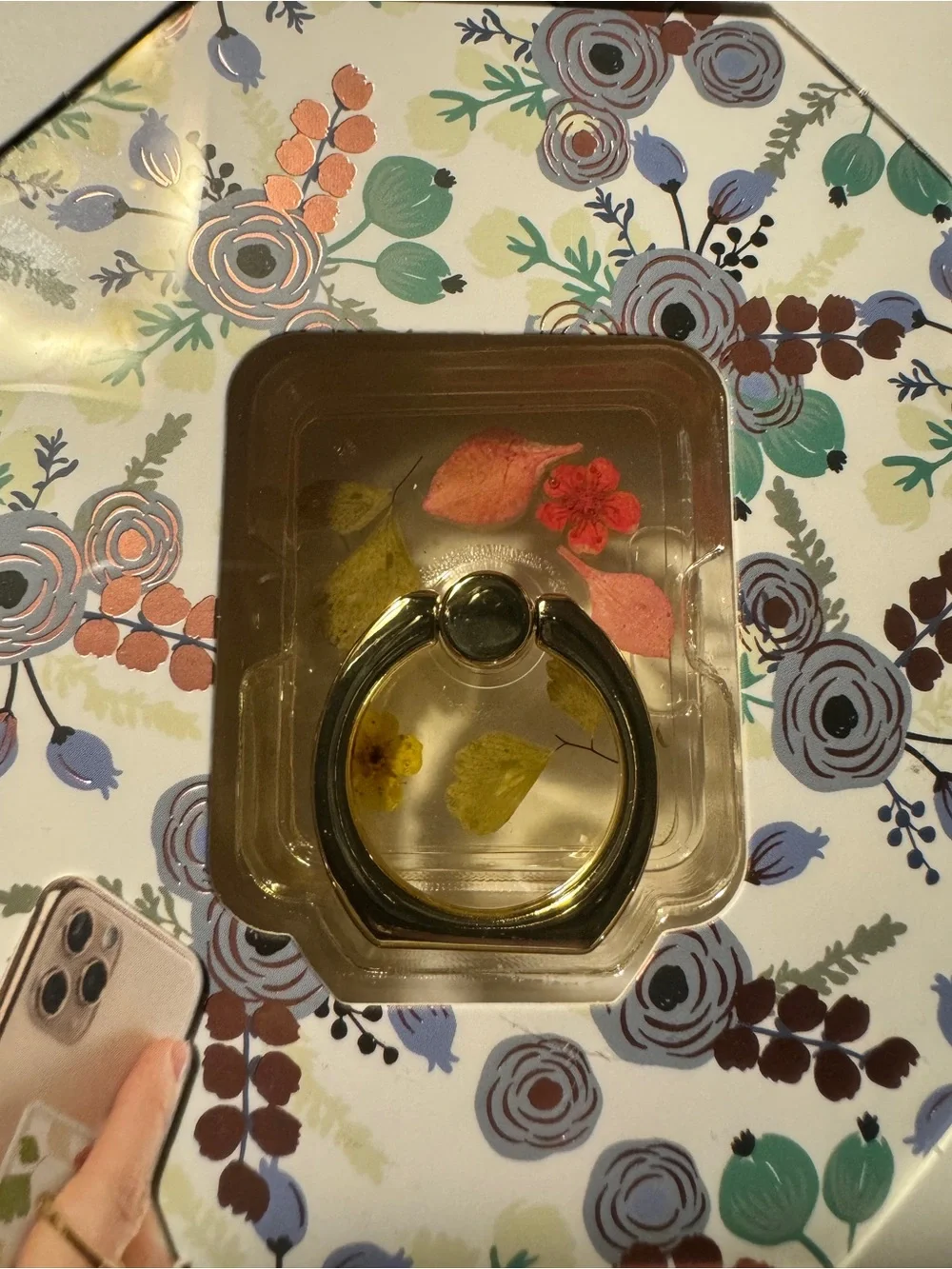 NWT Plum Pretty Sugar Pressed Floral Smartphone Ring Holder & Kickstand